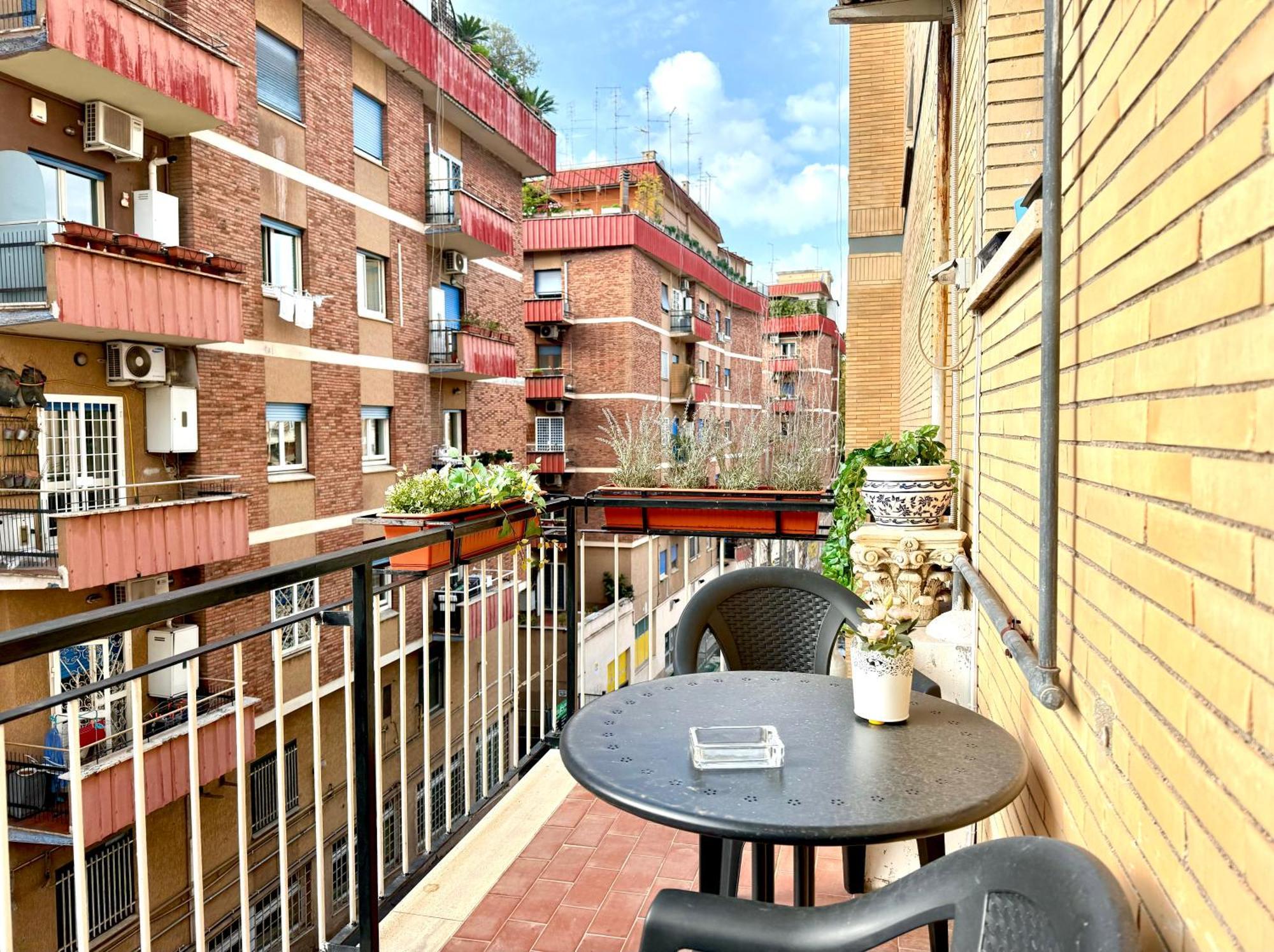 5 Min Da Metro San Paolo Apartment Rome Bagian luar foto